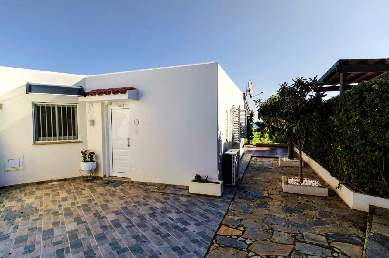 Blue Bay Beach House Larnaca Esterno foto