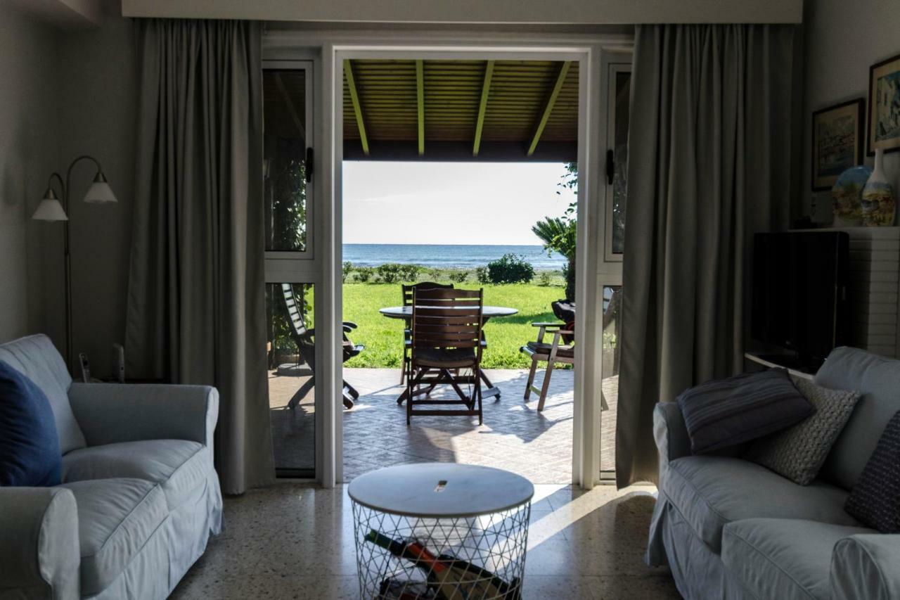 Blue Bay Beach House Larnaca Esterno foto